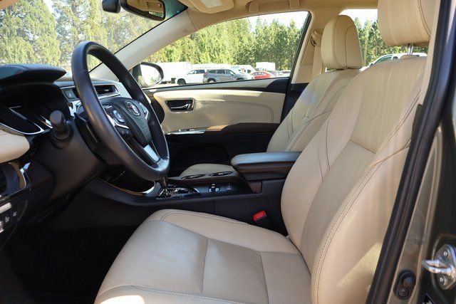 Used 2013 Toyota Avalon Limited w/ Technology Pkg FWD image 13