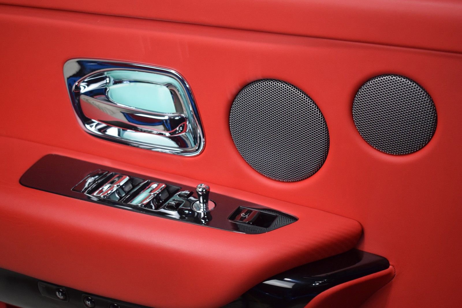 Certified 2022 Rolls-Royce Cullinan w/ Dynamic Package image 40