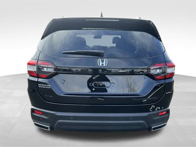 Used 2025 Honda Pilot Black Edition image 6