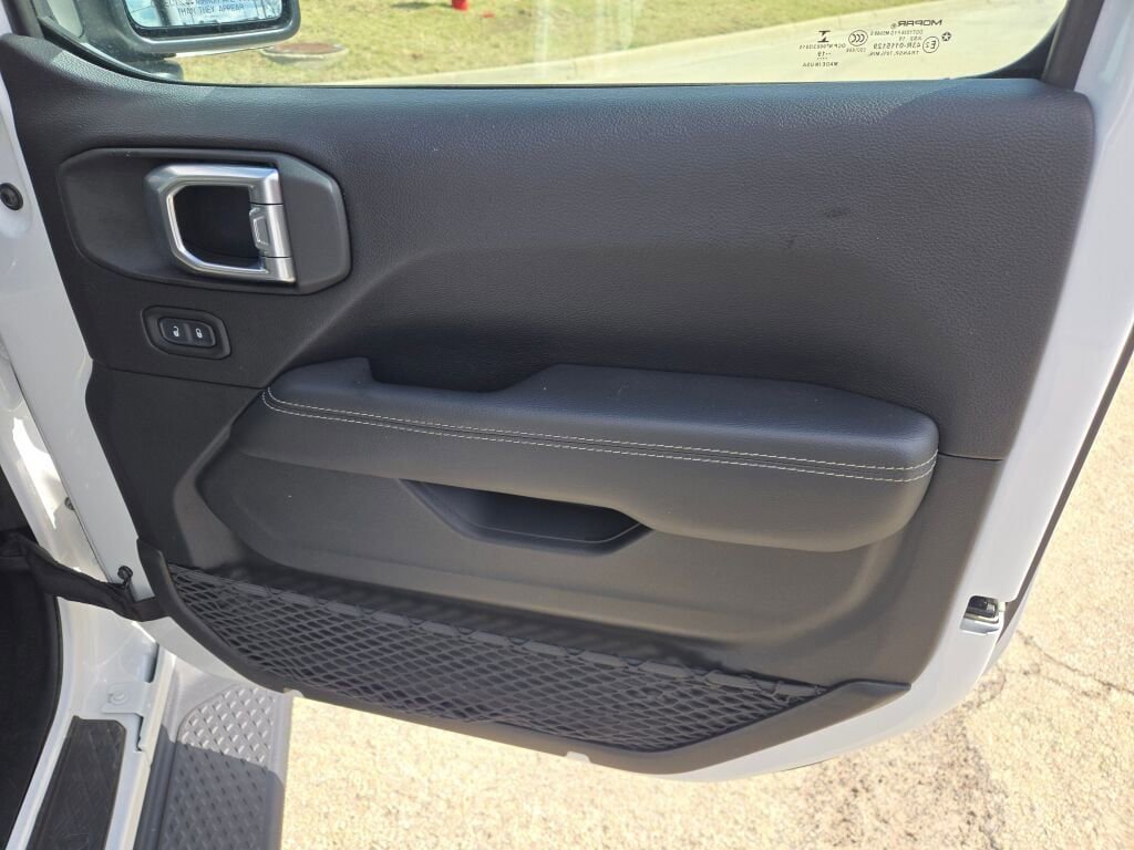 Used 2020 Jeep Gladiator Overland image 5