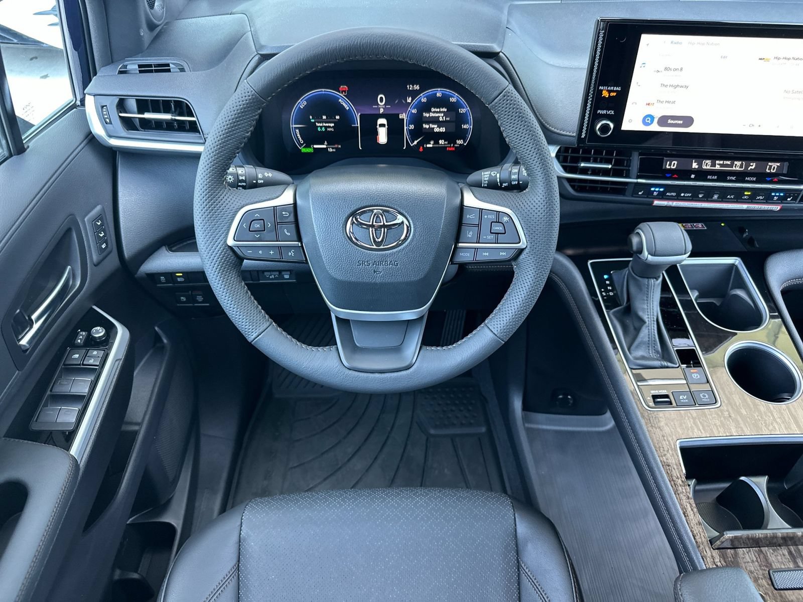 Used 2026 Toyota Sienna Limited FWD image 15