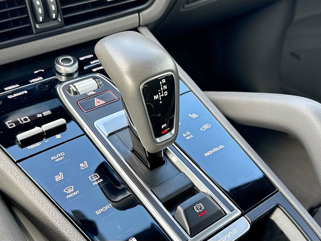 Used 2019 Porsche Cayenne Base image 18