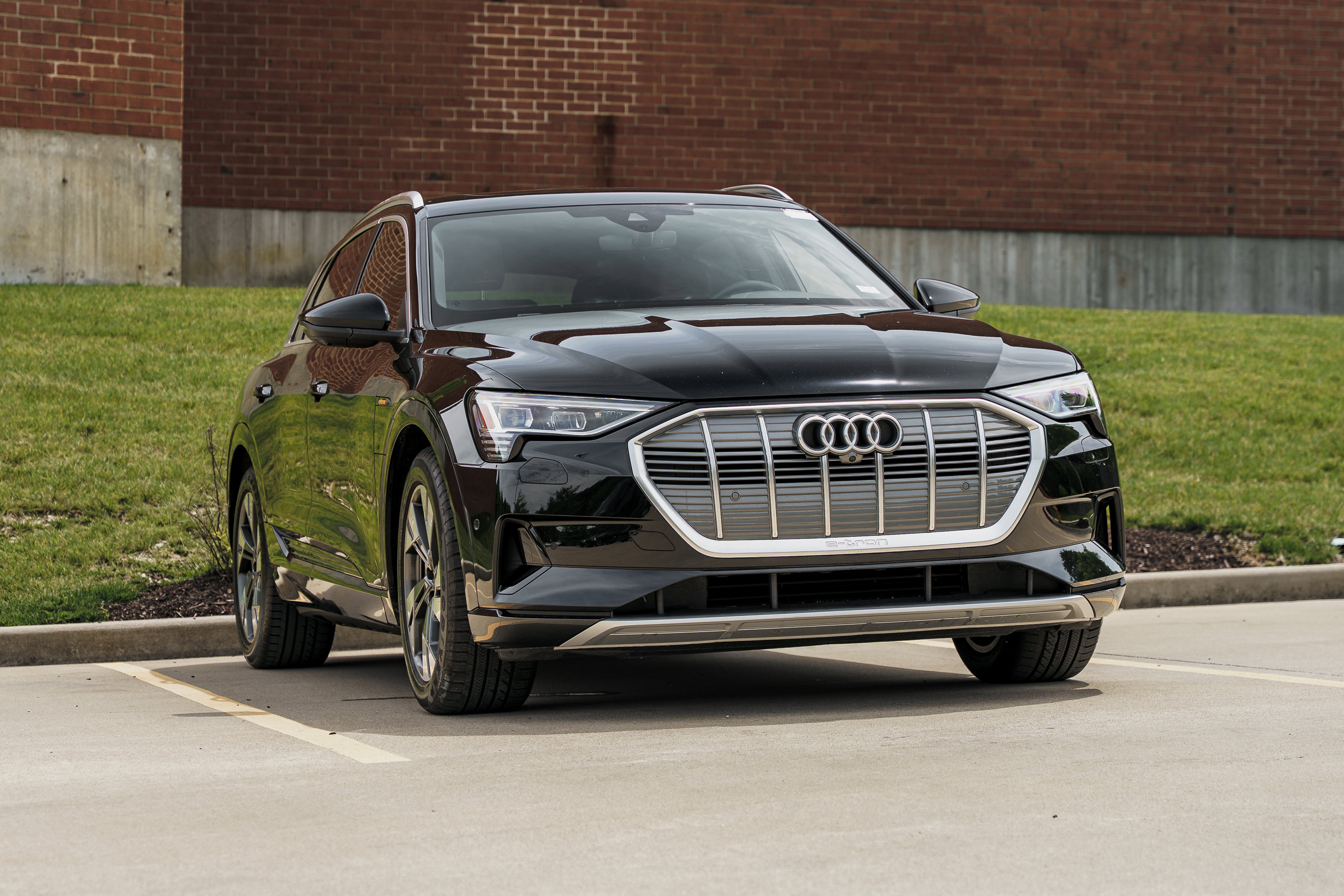 Used 2023 Audi e-tron Premium Plus w/ Premium Plus Package AWD/4WD image 1