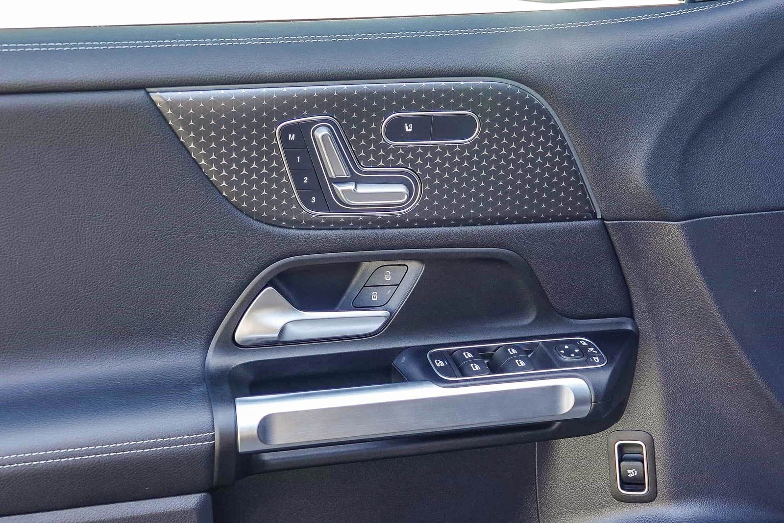 Used 2024 Mercedes-Benz EQB 350 4MATIC SUV image 21