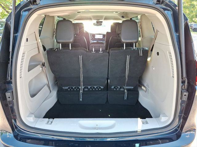 Certified 2023 Chrysler Pacifica Touring-L FWD image 29