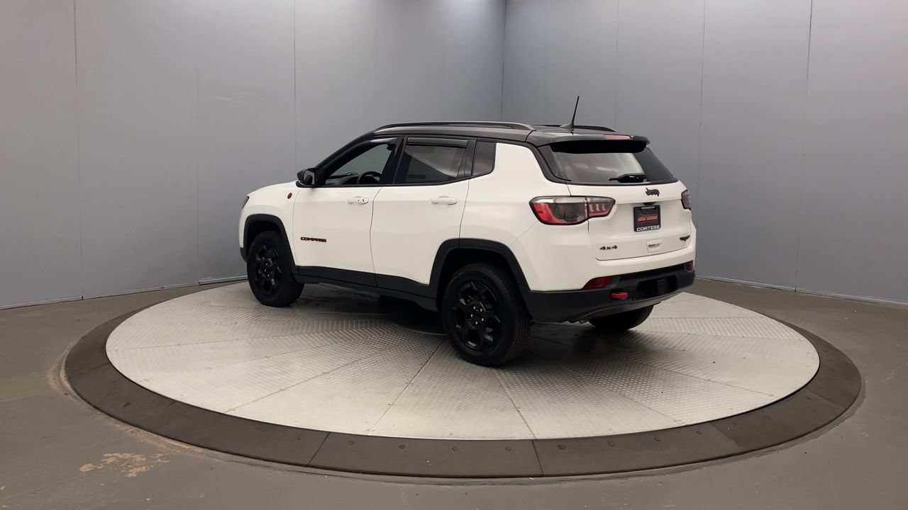 Used 2023 Jeep Compass Trailhawk w/ Trailhawk Convenience Group AWD/4WD image 3