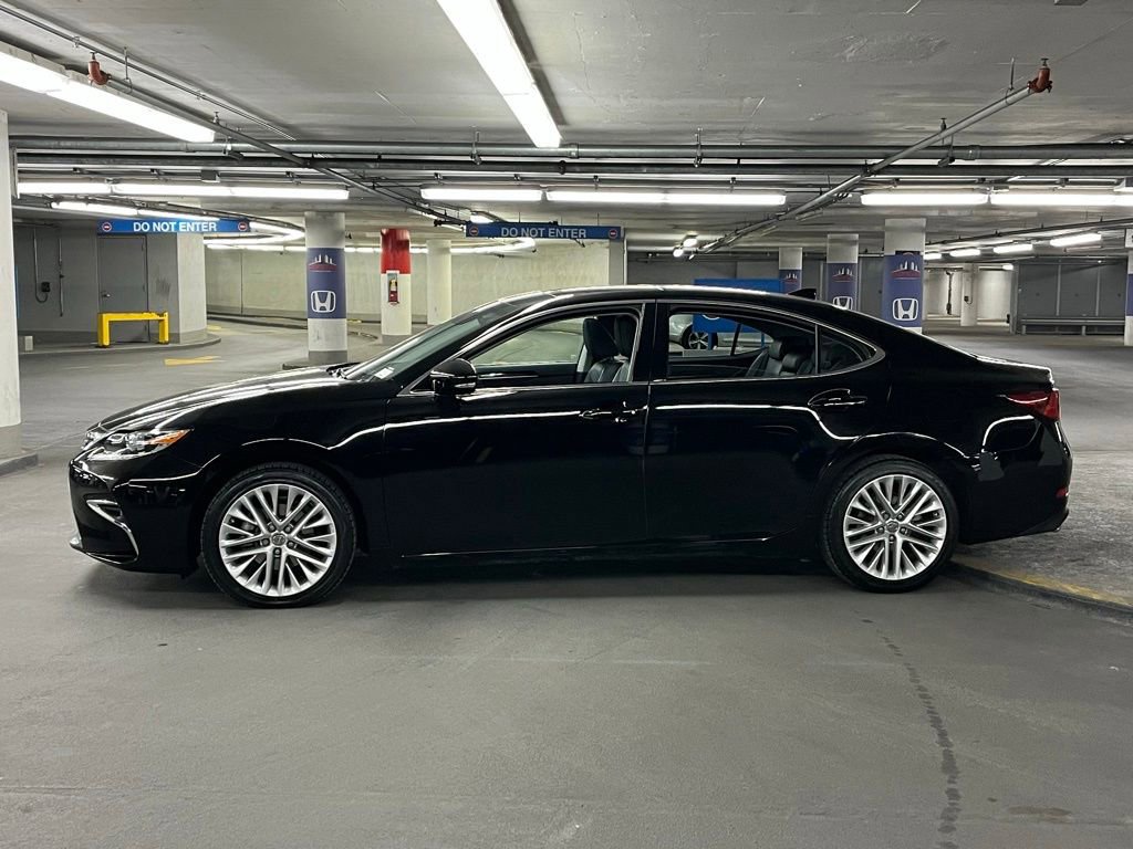 Used 2018 Lexus ES 350 w/ Luxury Package w/Wood Trim image 31