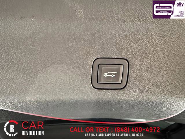 Used 2024 GMC Yukon XL SLT image 8