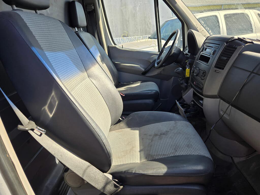 Used 2007 Freightliner Sprinter 2500 RWD image 14