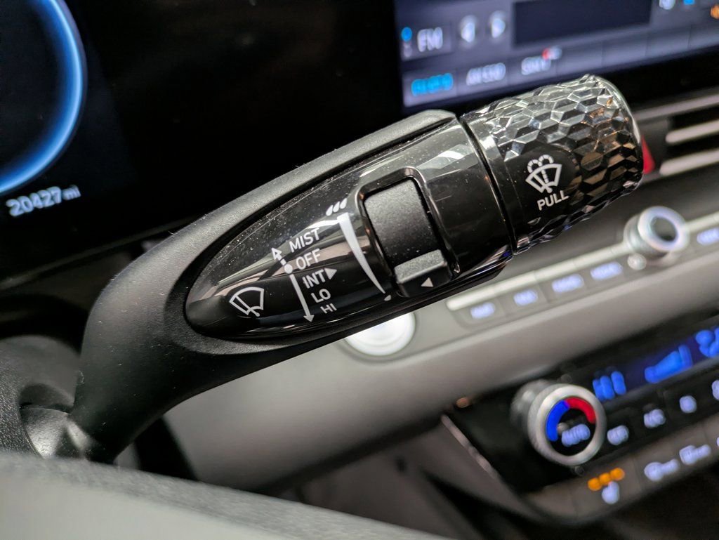 Used 2023 Hyundai Elantra SEL w/ Convenience Package image 19