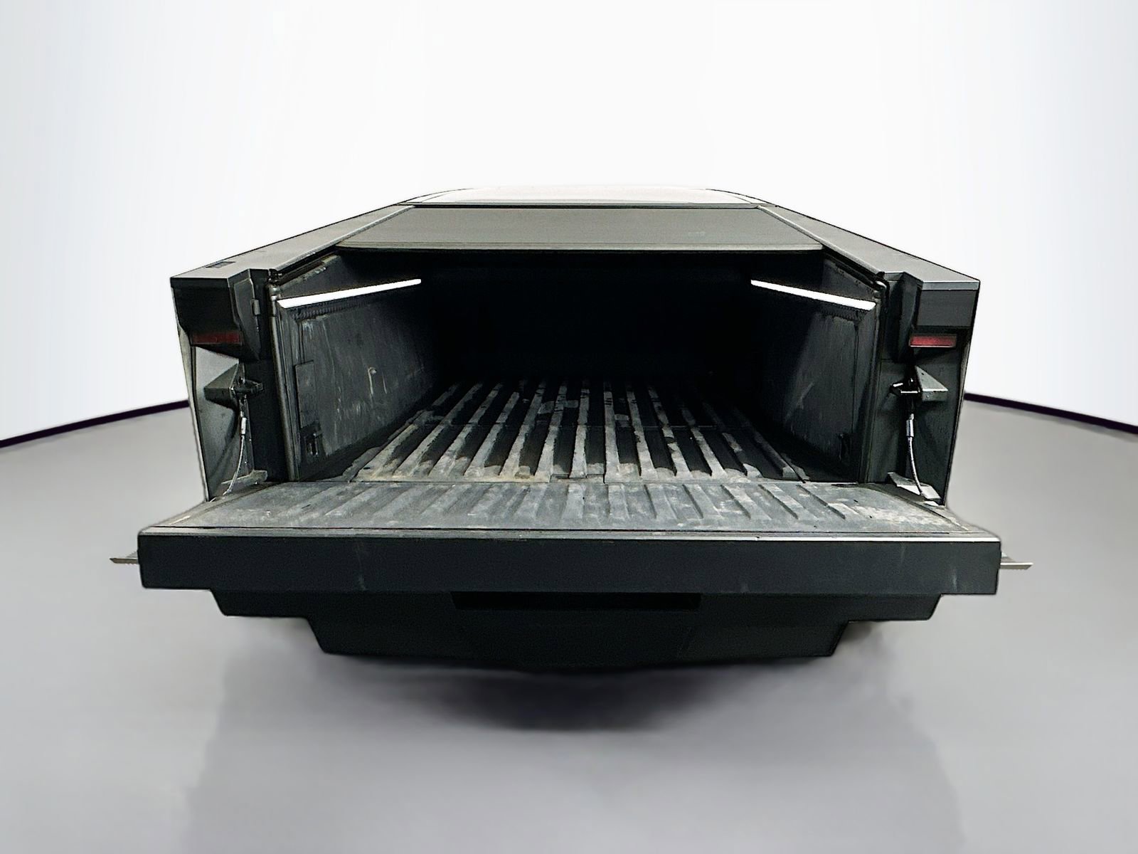 Used 2024 Tesla Cybertruck AWD Crew Cab image 27