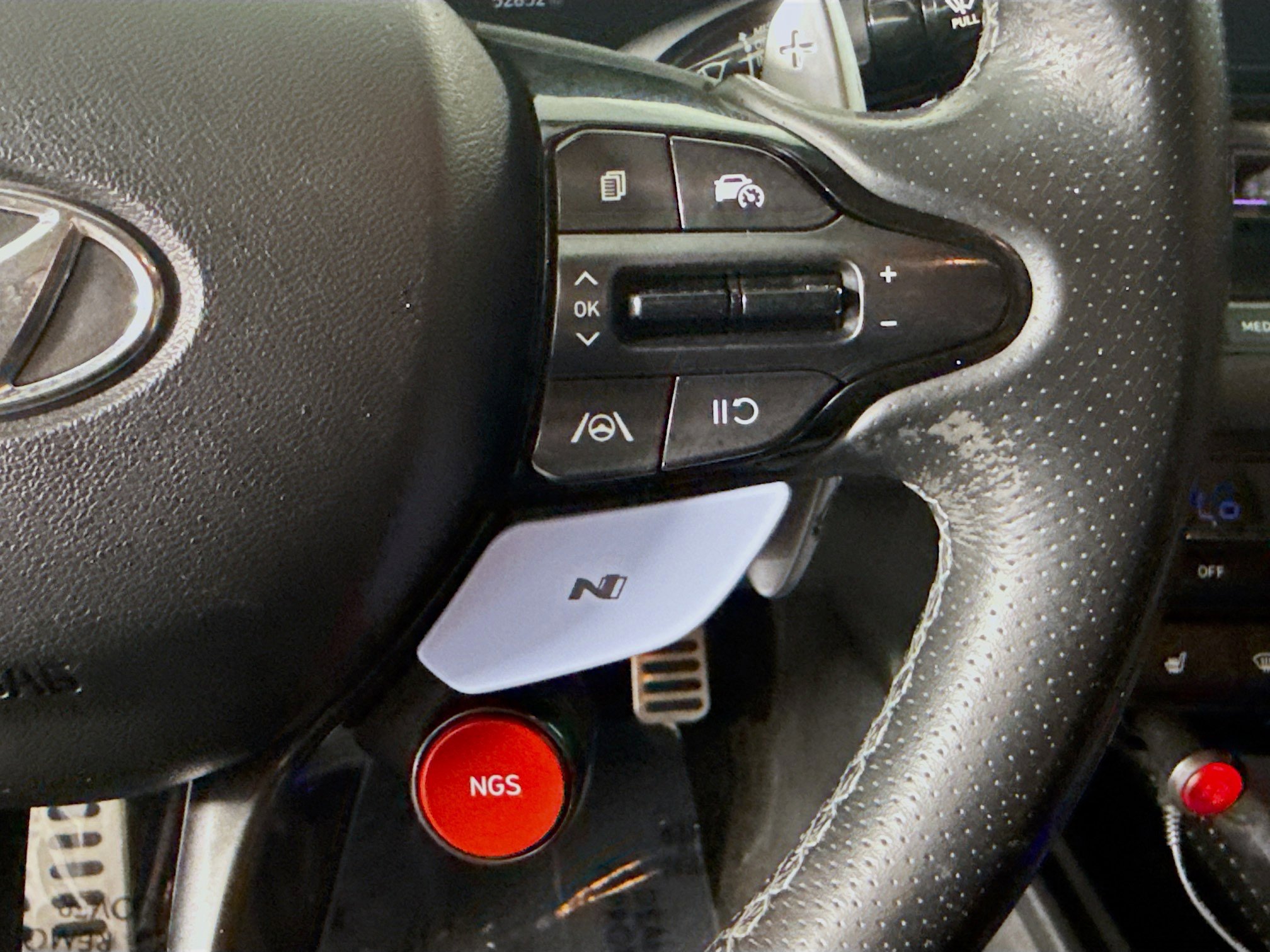 Used 2022 Hyundai Elantra N FWD image 15