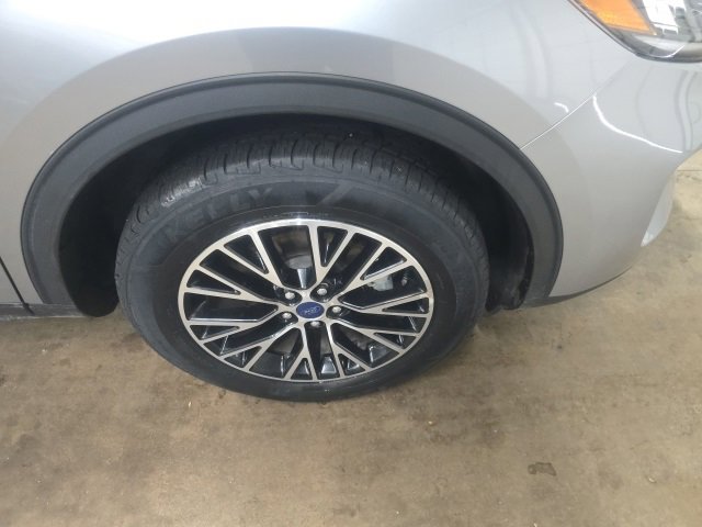 Used 2022 Ford Escape SEL image 2