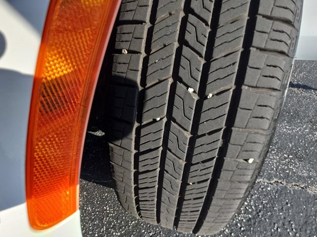 Used 2023 Chrysler Pacifica Touring-L FWD image 25