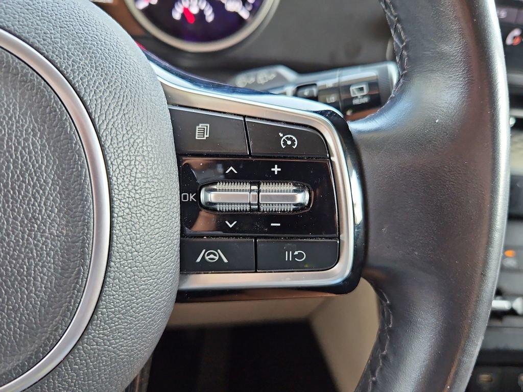 Used 2024 Kia Carnival LX FWD image 12