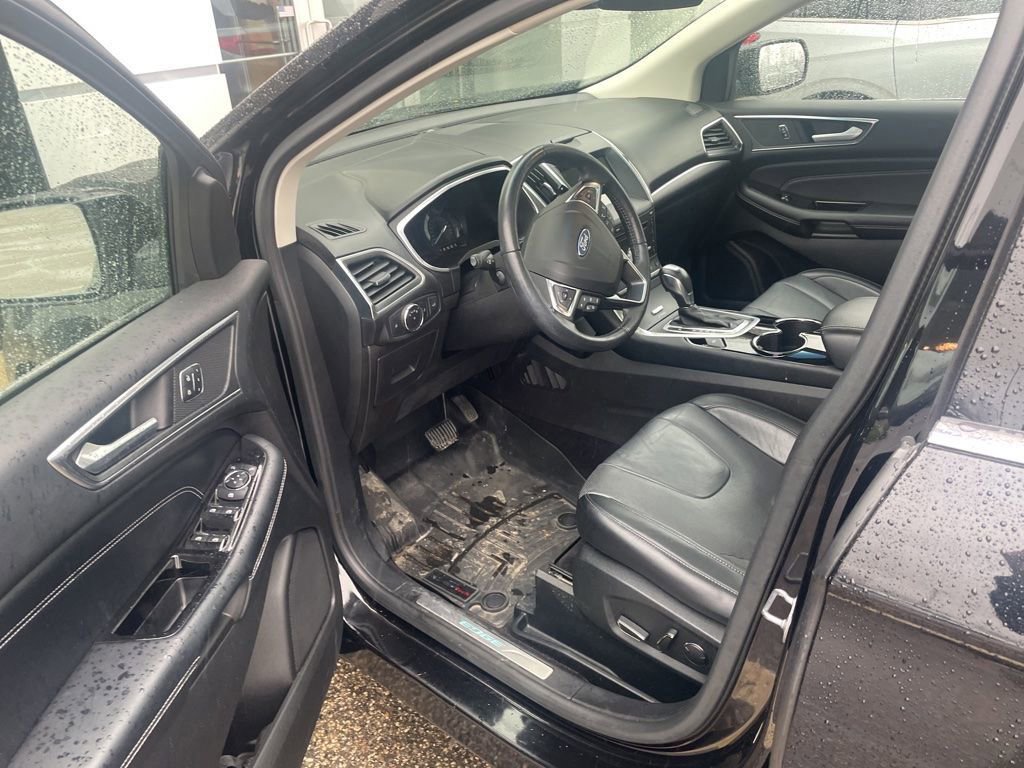 Used 2017 Ford Edge Titanium w/ Equipment Group 302A image 6