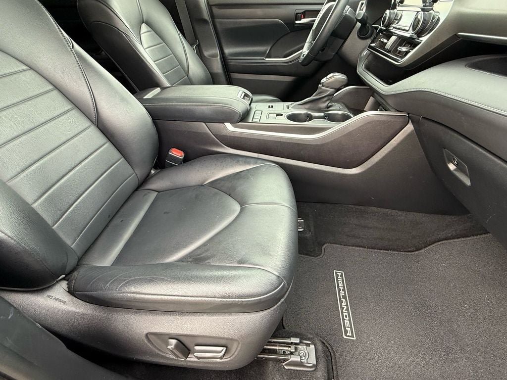 Used 2021 Toyota Highlander XLE image 10
