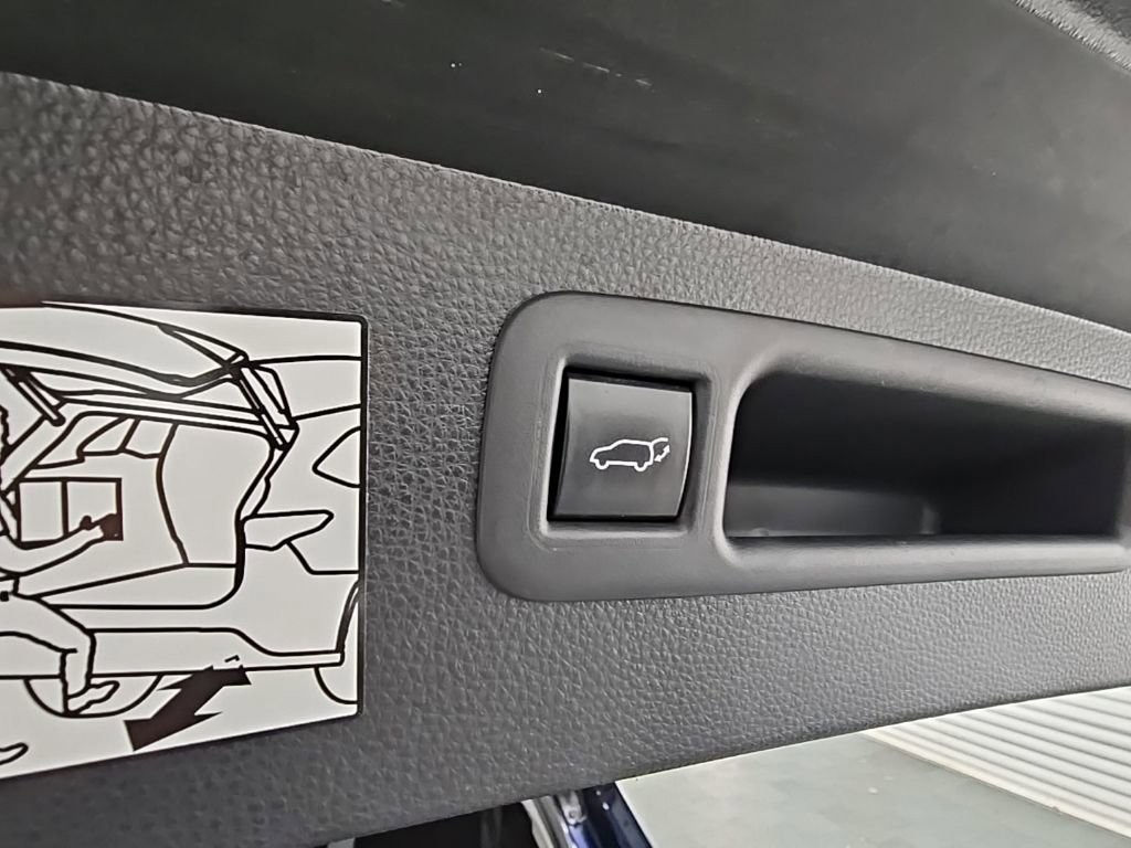 Used 2023 Toyota Highlander Limited image 39