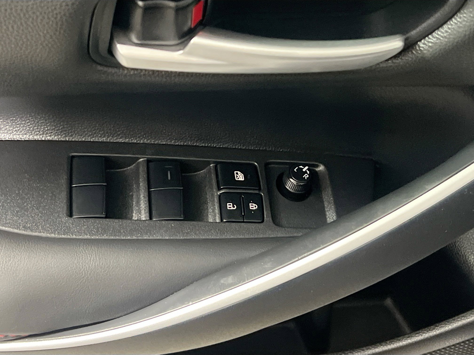 Used 2025 Toyota Corolla SE image 15