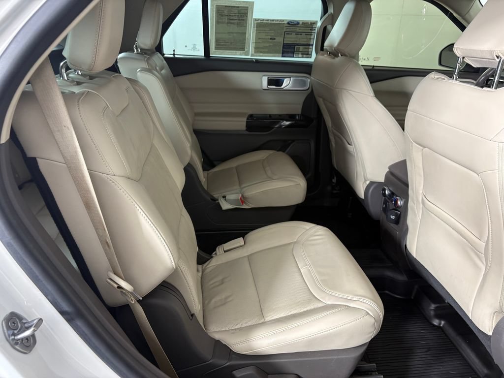 Certified 2022 Ford Explorer Platinum w/ Equipment Group 601A AWD/4WD image 37