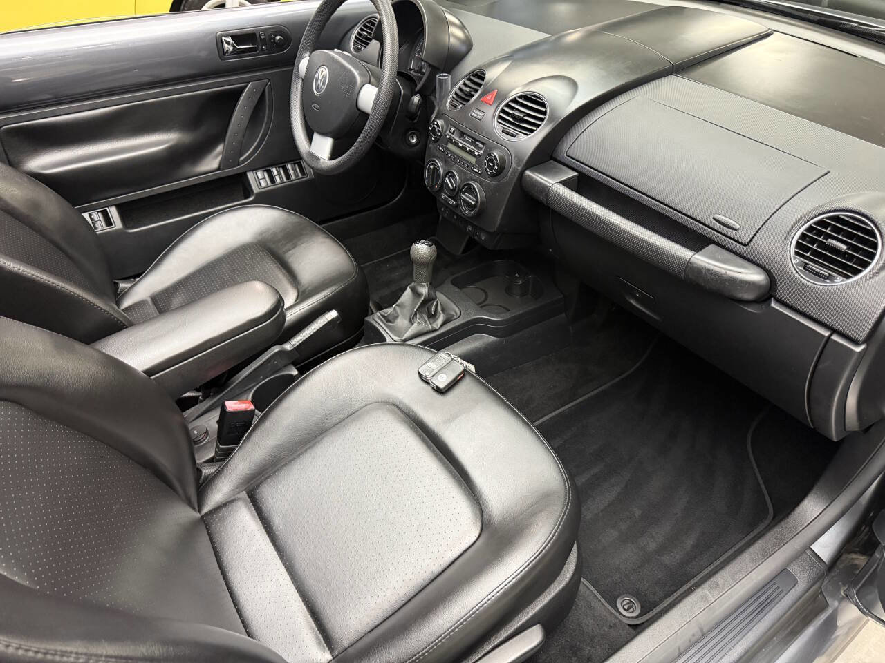 Used 2006 Volkswagen Beetle Convertible w/ Package 1 image 22