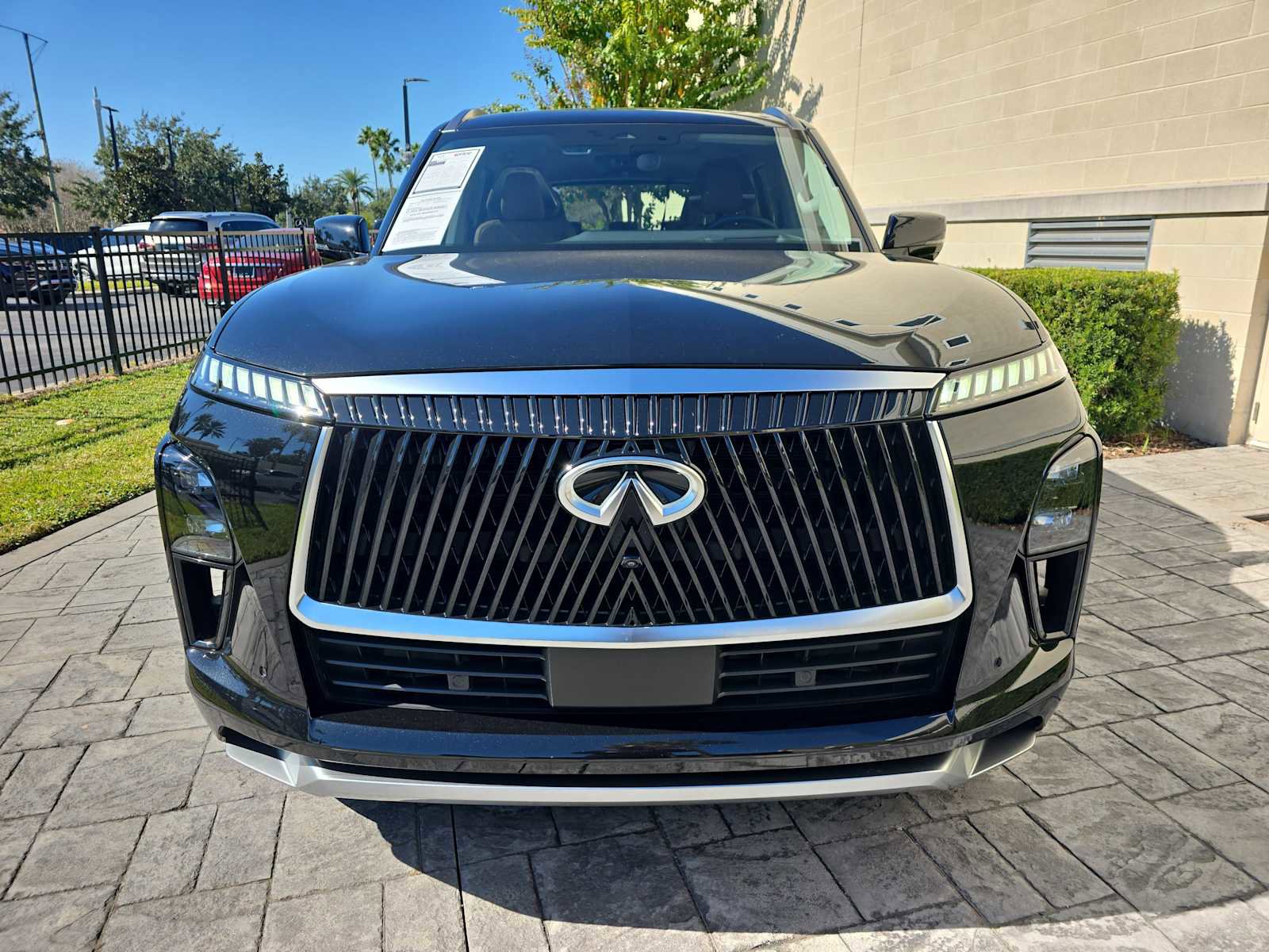 Certified 2025 INFINITI QX80 Sensory image 2