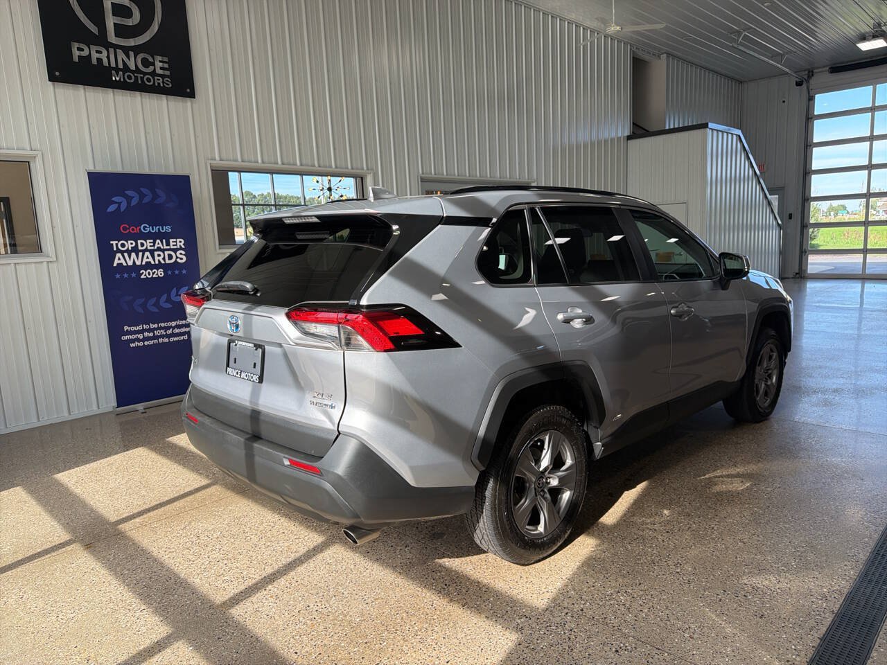 Used 2022 Toyota RAV4 XLE AWD/4WD image 5