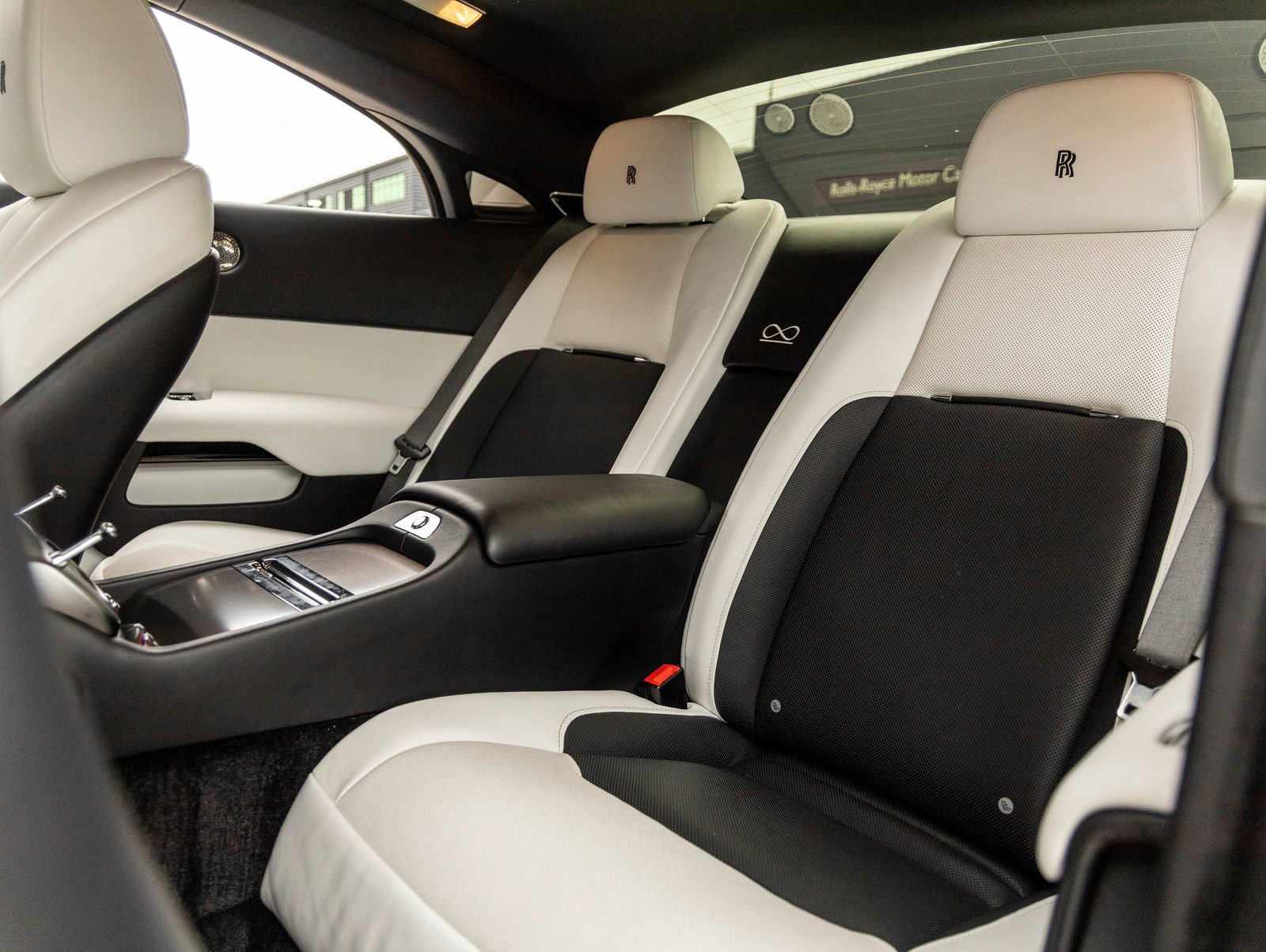 Used 2018 Rolls-Royce Wraith RWD image 44
