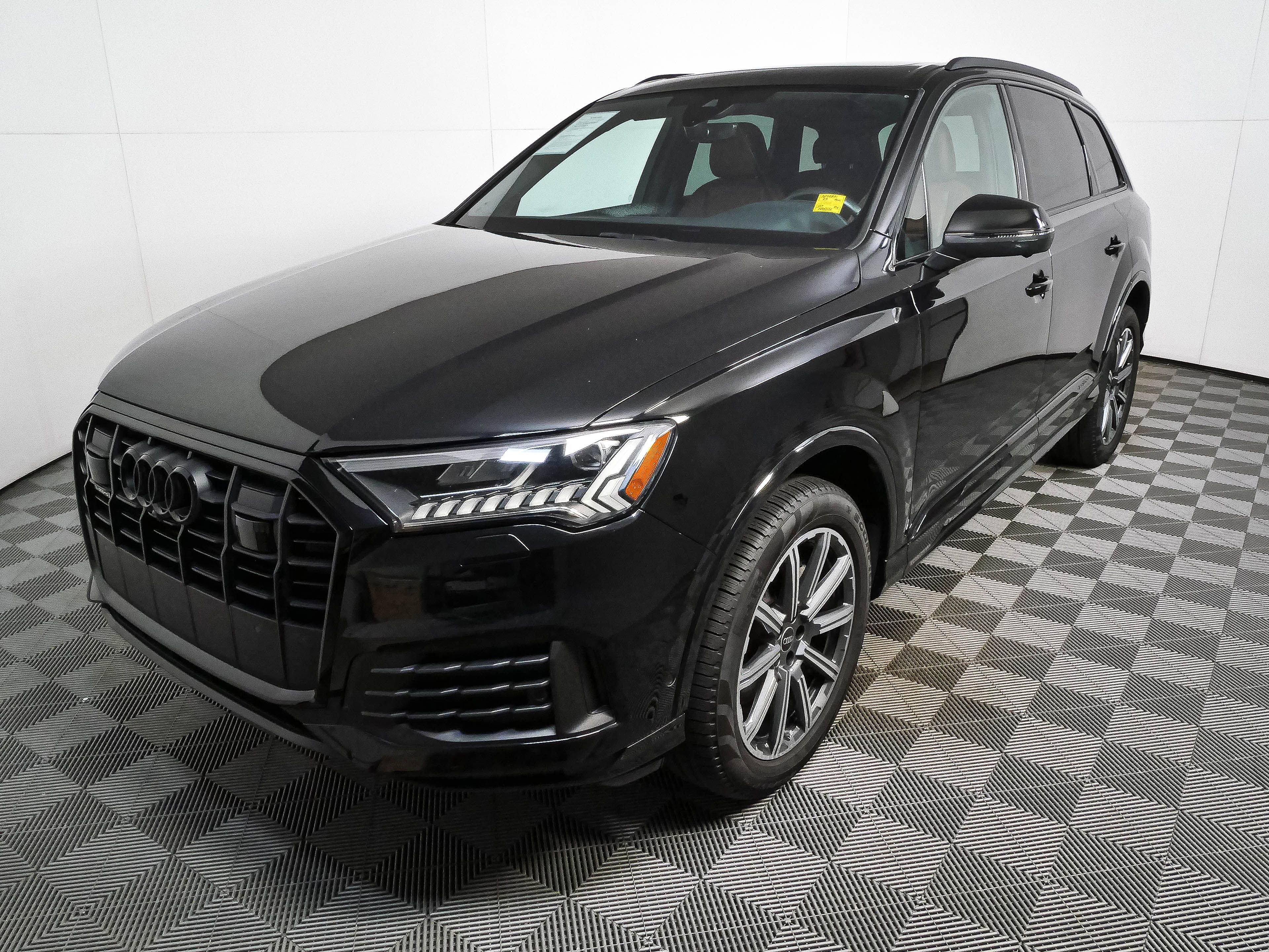 Used 2023 Audi Q7 2.0T Premium Plus w/ Premium Plus Package AWD/4WD image 35