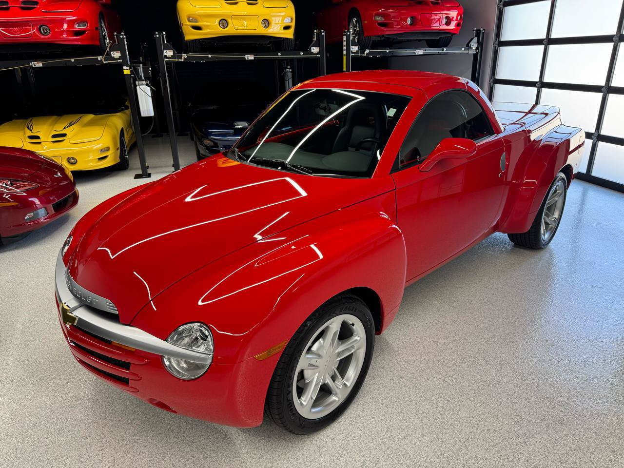 Used 2003 Chevrolet SSR w/ Preferred Equipment Group RWD image 4