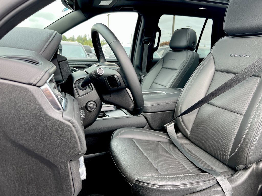 Used 2023 GMC Yukon Denali AWD/4WD image 17