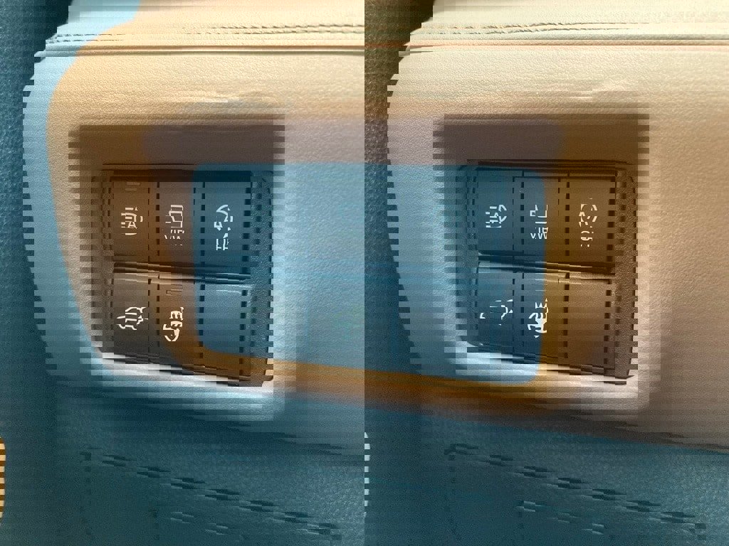 Used 2024 Toyota Highlander Platinum image 15