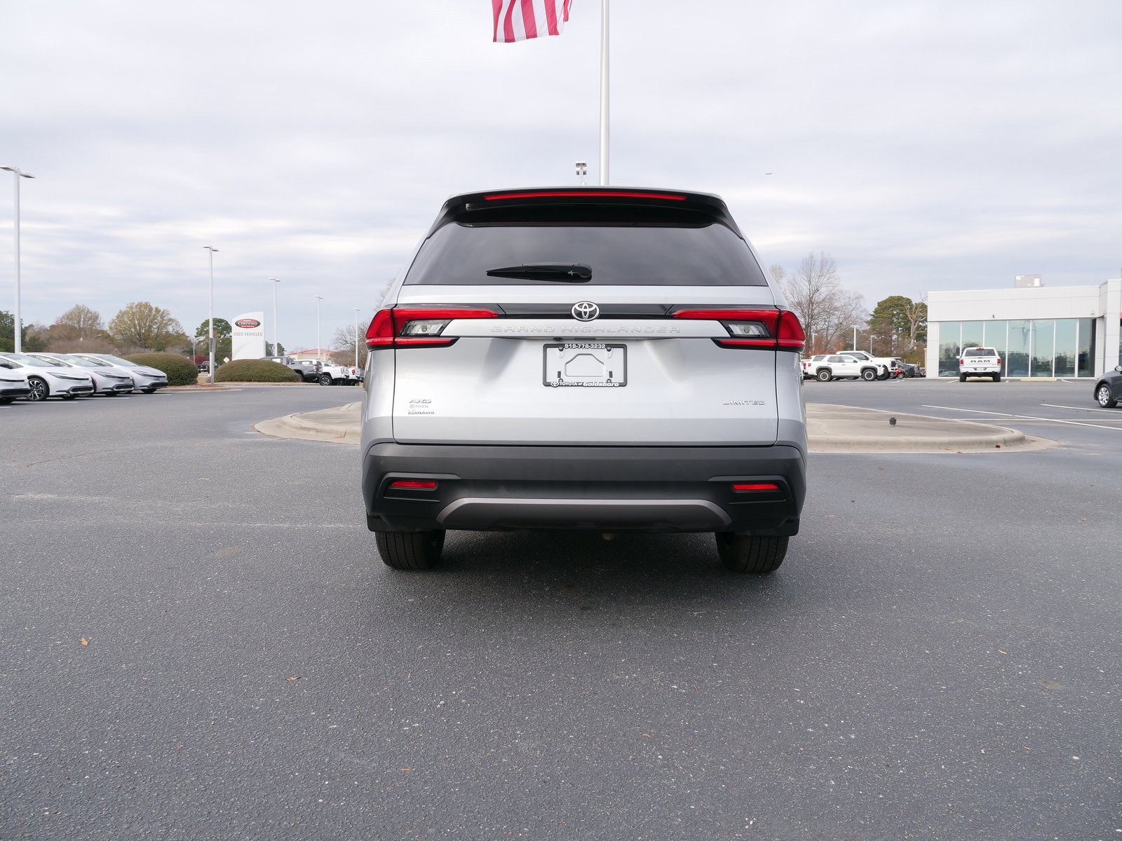 Used 2024 Toyota Grand Highlander Limited image 3