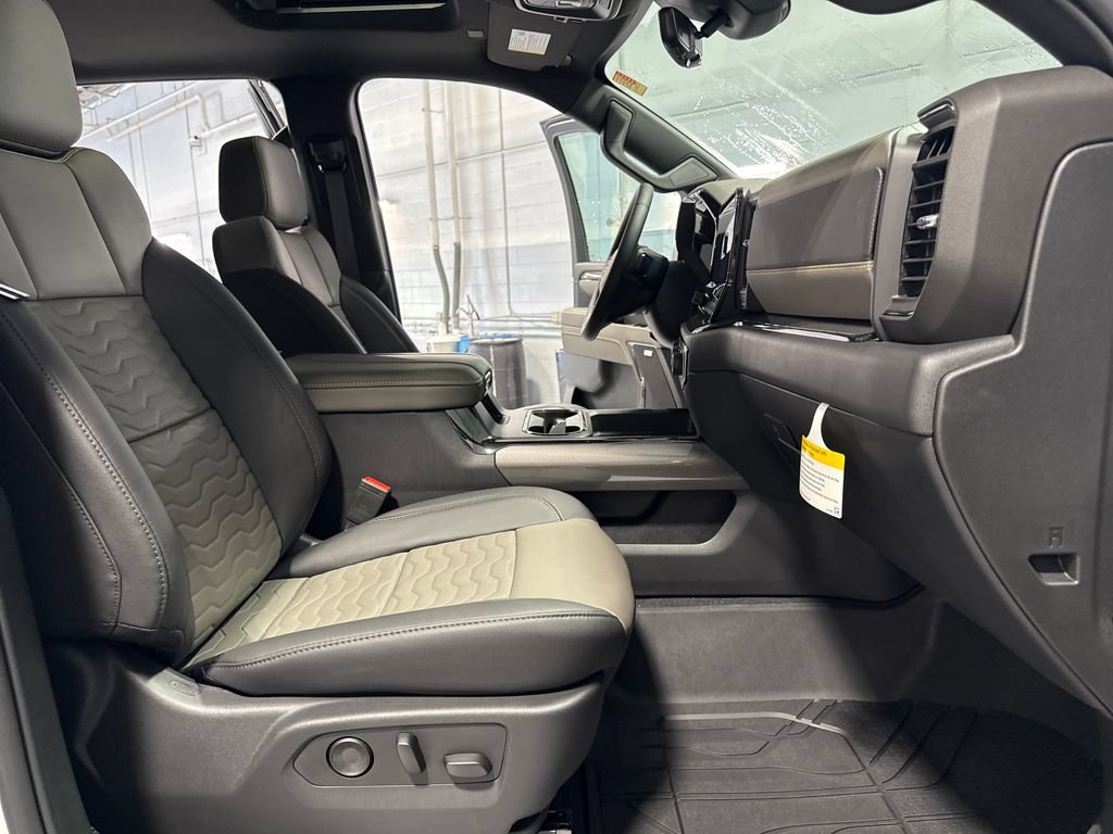 New 2026 Chevrolet Silverado 2500 ZR2 AWD/4WD image 35