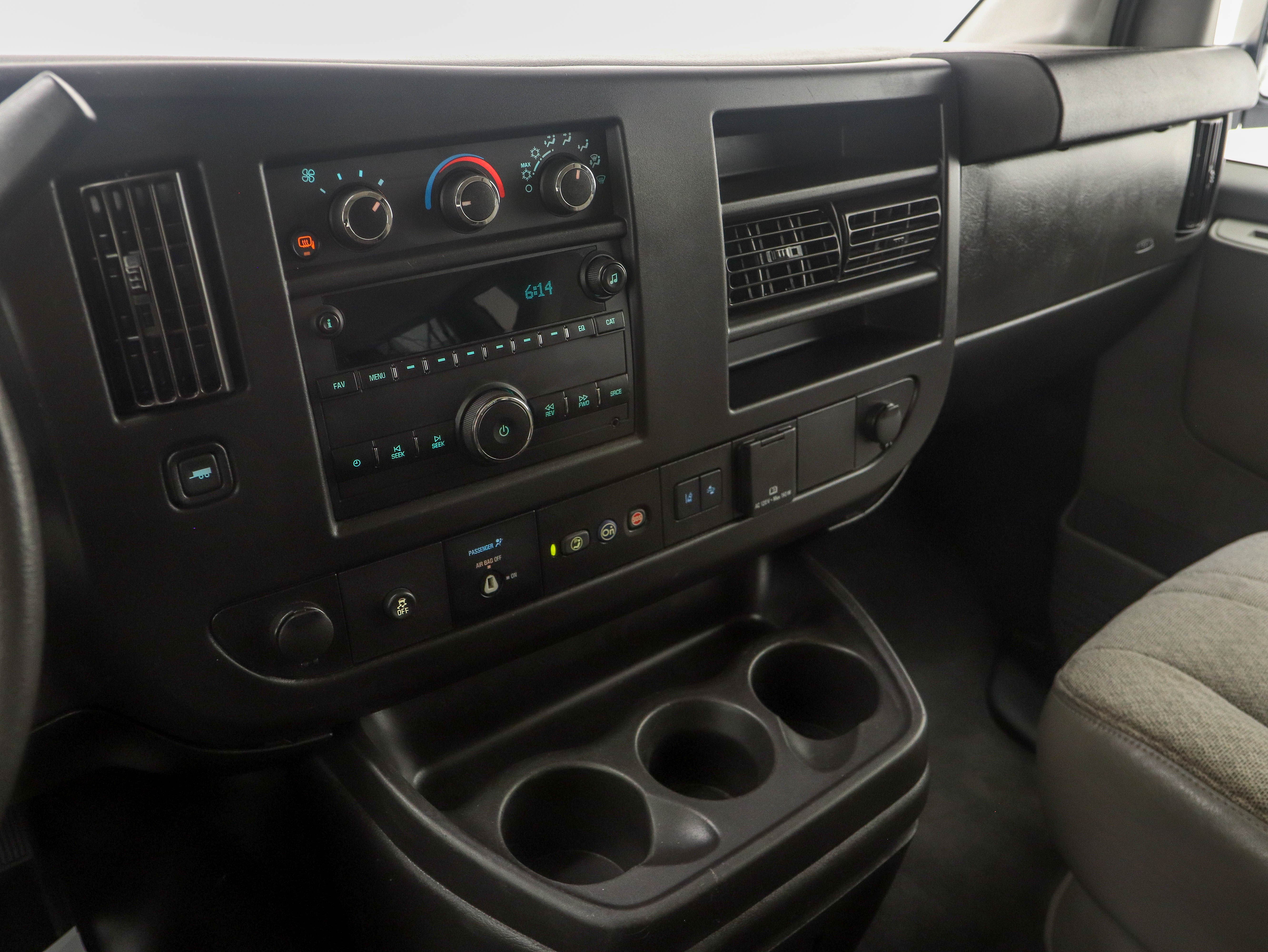 Used 2020 Chevrolet Express 3500 LT w/ LT Preferred Equipment Group RWD image 24