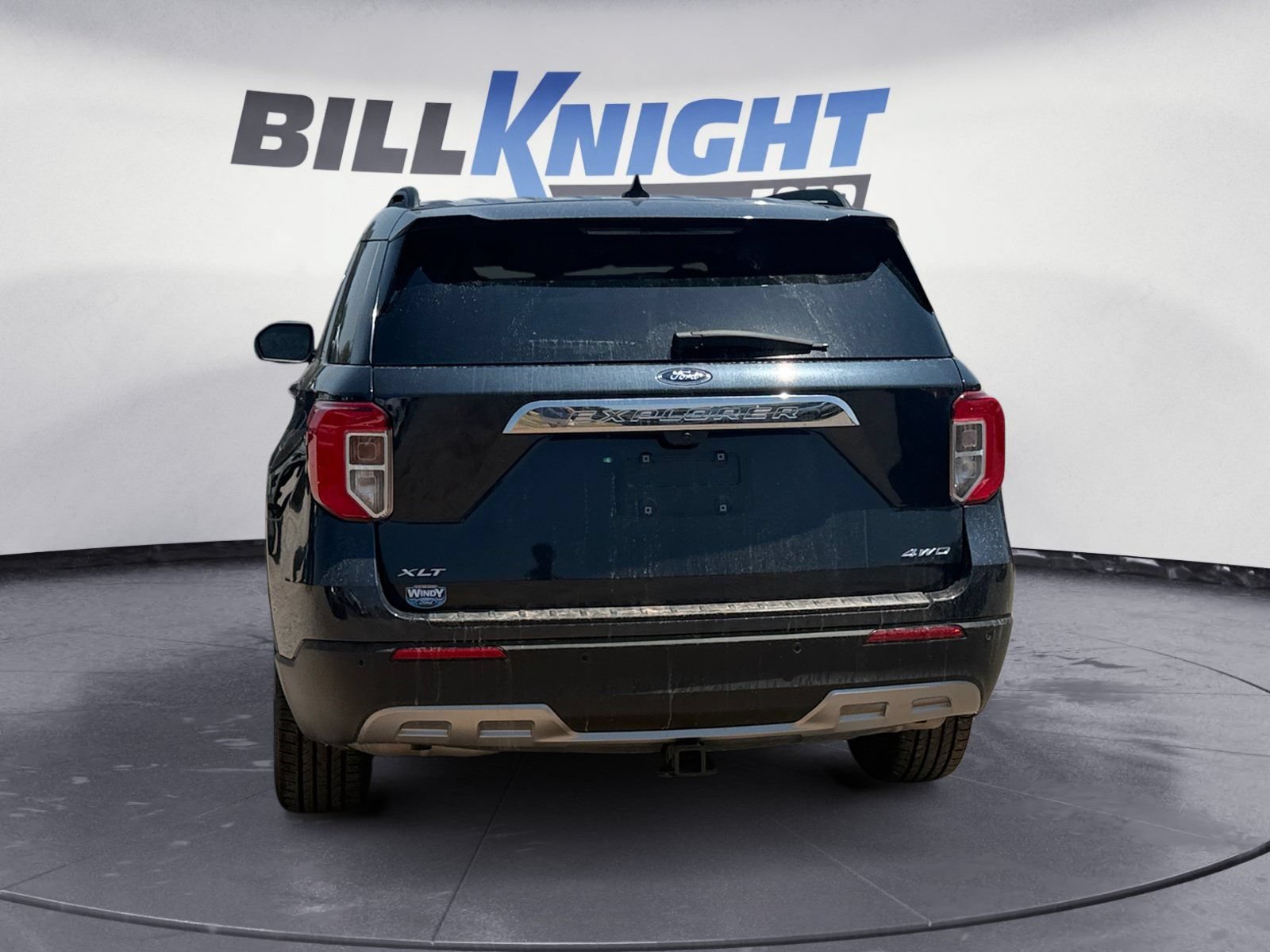 Used 2023 Ford Explorer XLT w/ Equipment Group 202A AWD/4WD image 4