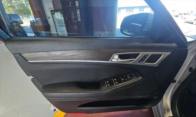 Used 2015 Hyundai Genesis 5.0 RWD image 18