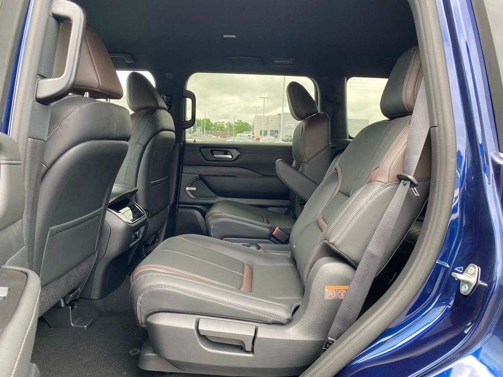 New 2025 Nissan Armada SL w/ Captain's Chari Seat Package image 16