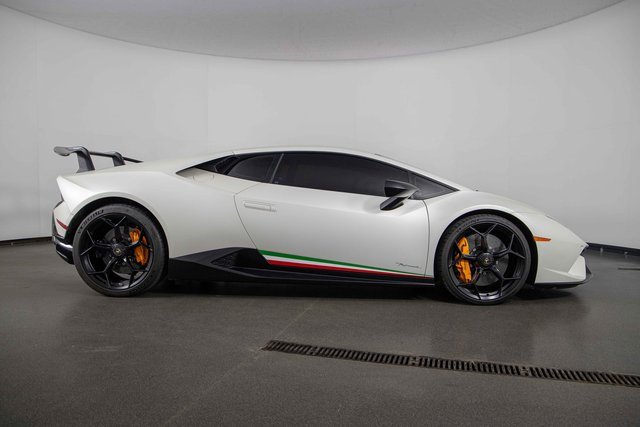 Used 2018 Lamborghini Huracan Performante image 9