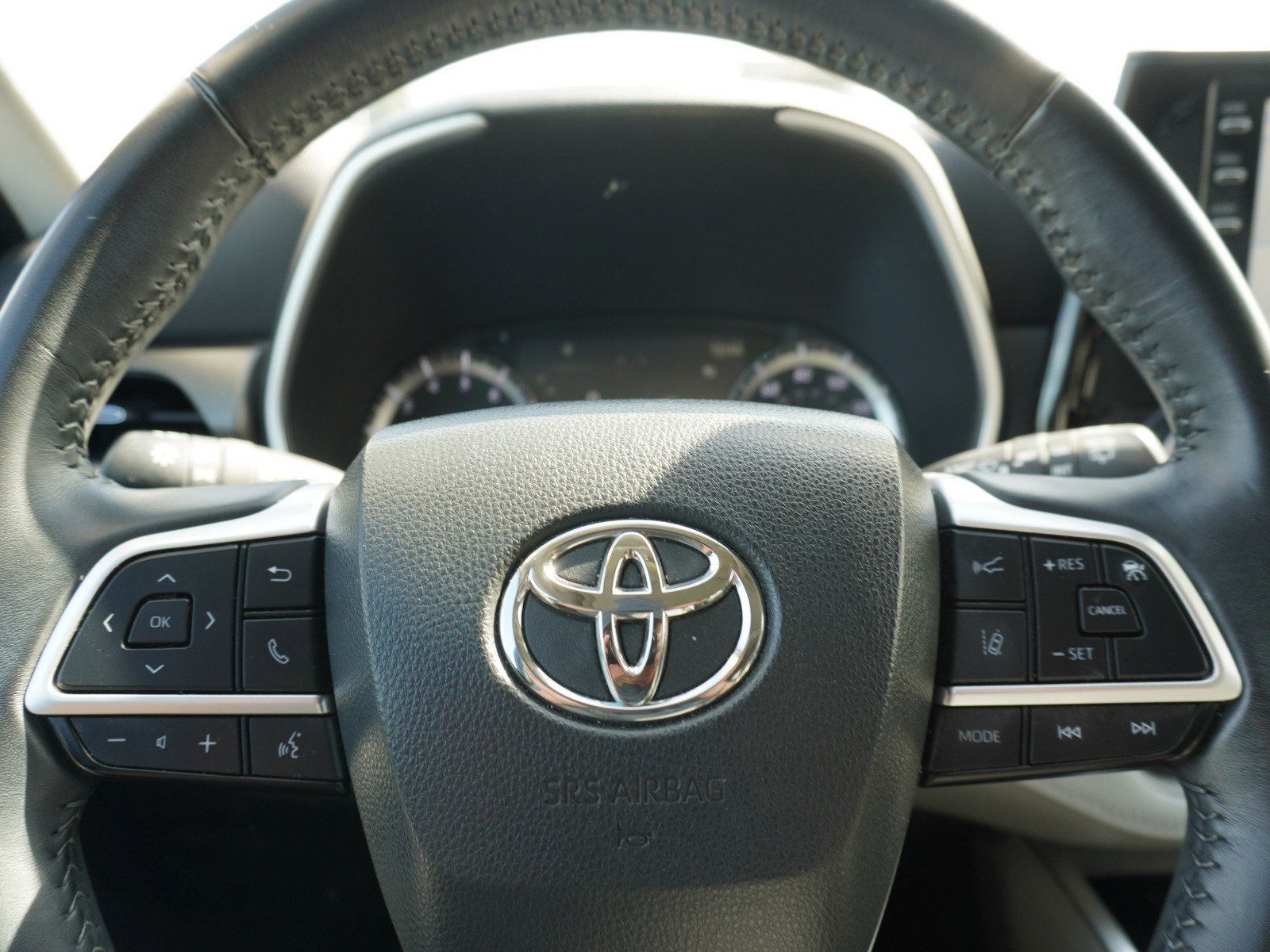 Used 2022 Toyota Highlander XLE image 25