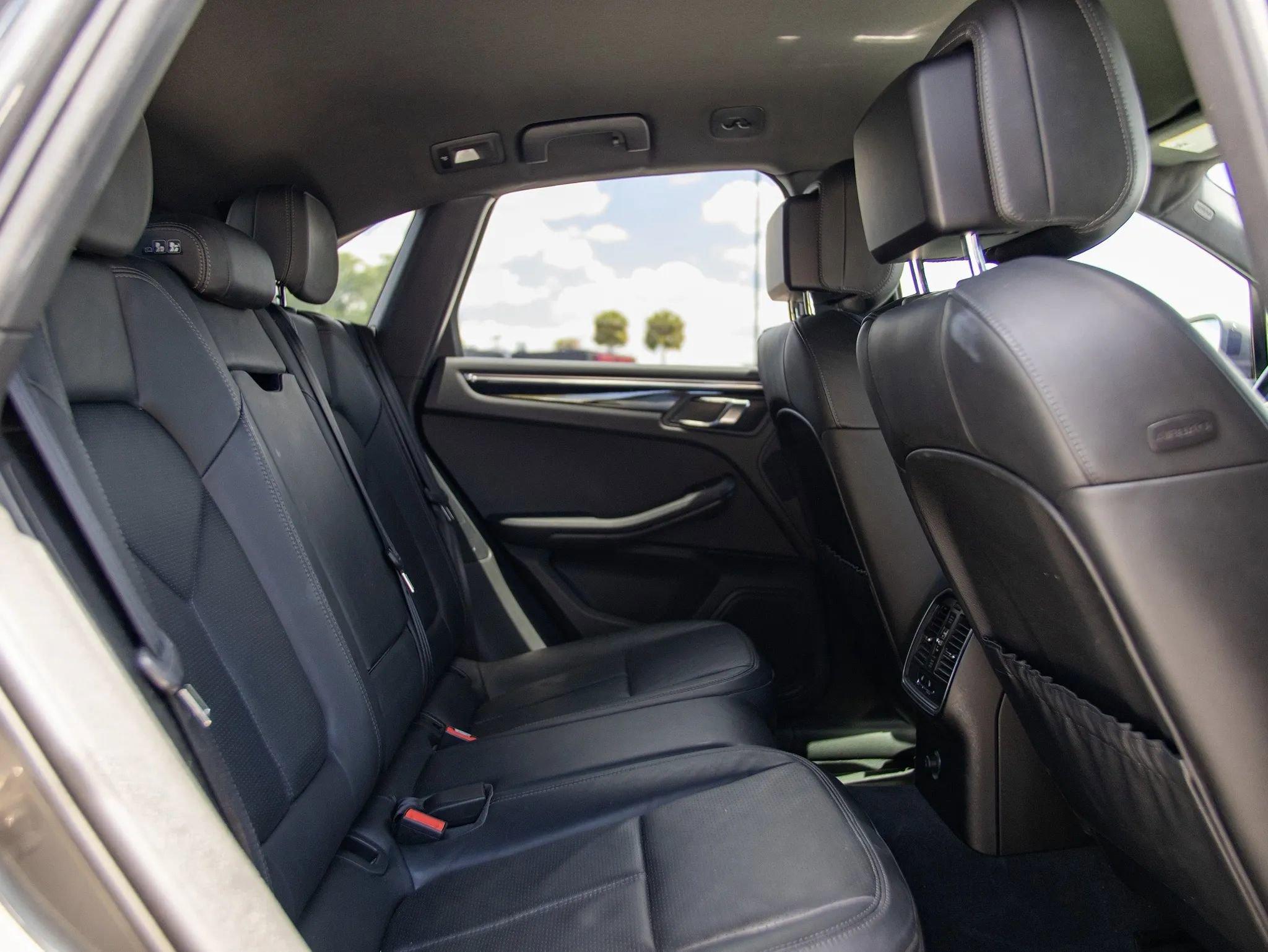 Used 2015 Porsche Macan S AWD/4WD image 28