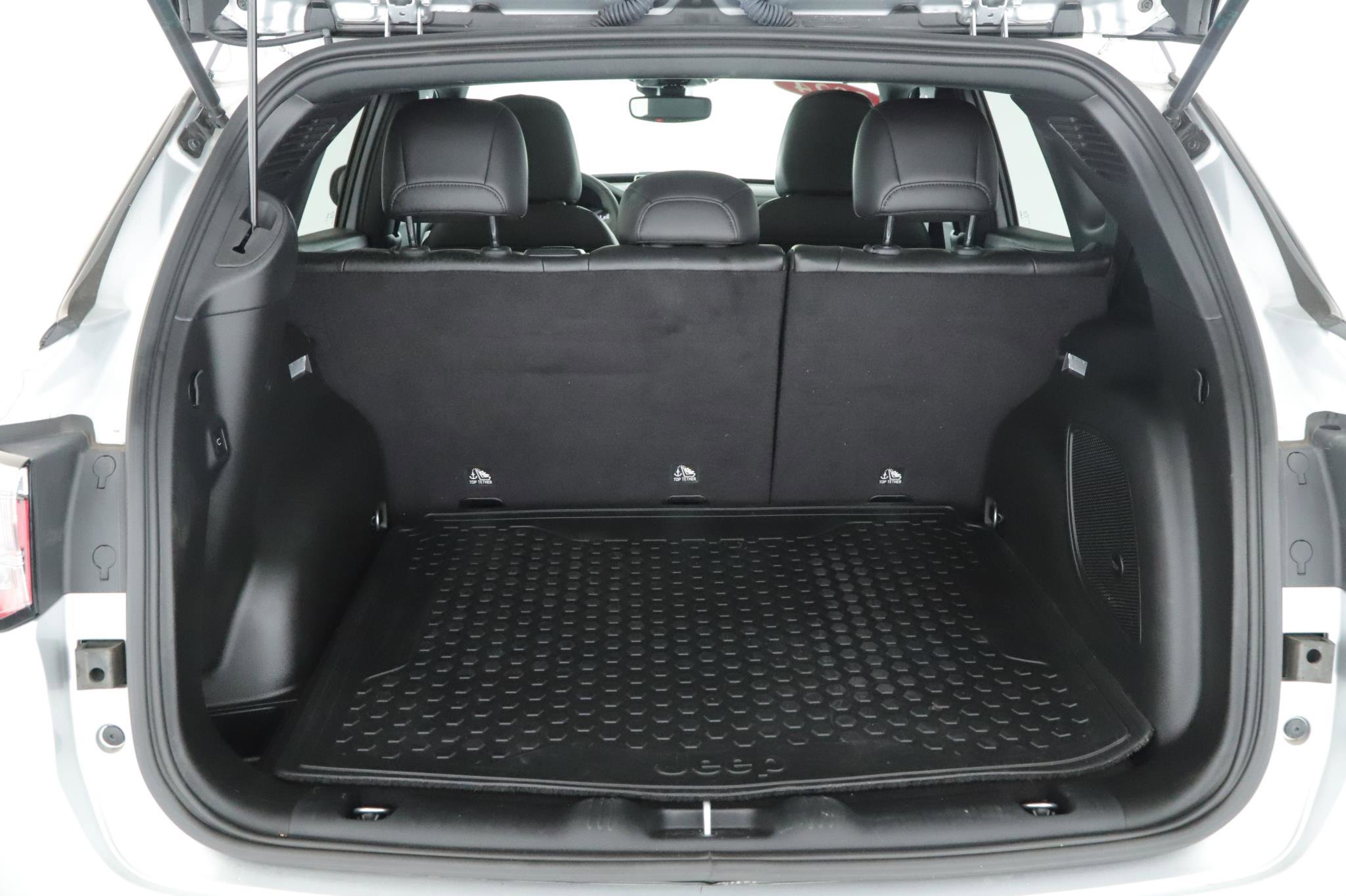 Used 2024 Jeep Compass Latitude w/ Sun and Sound Group AWD/4WD image 19