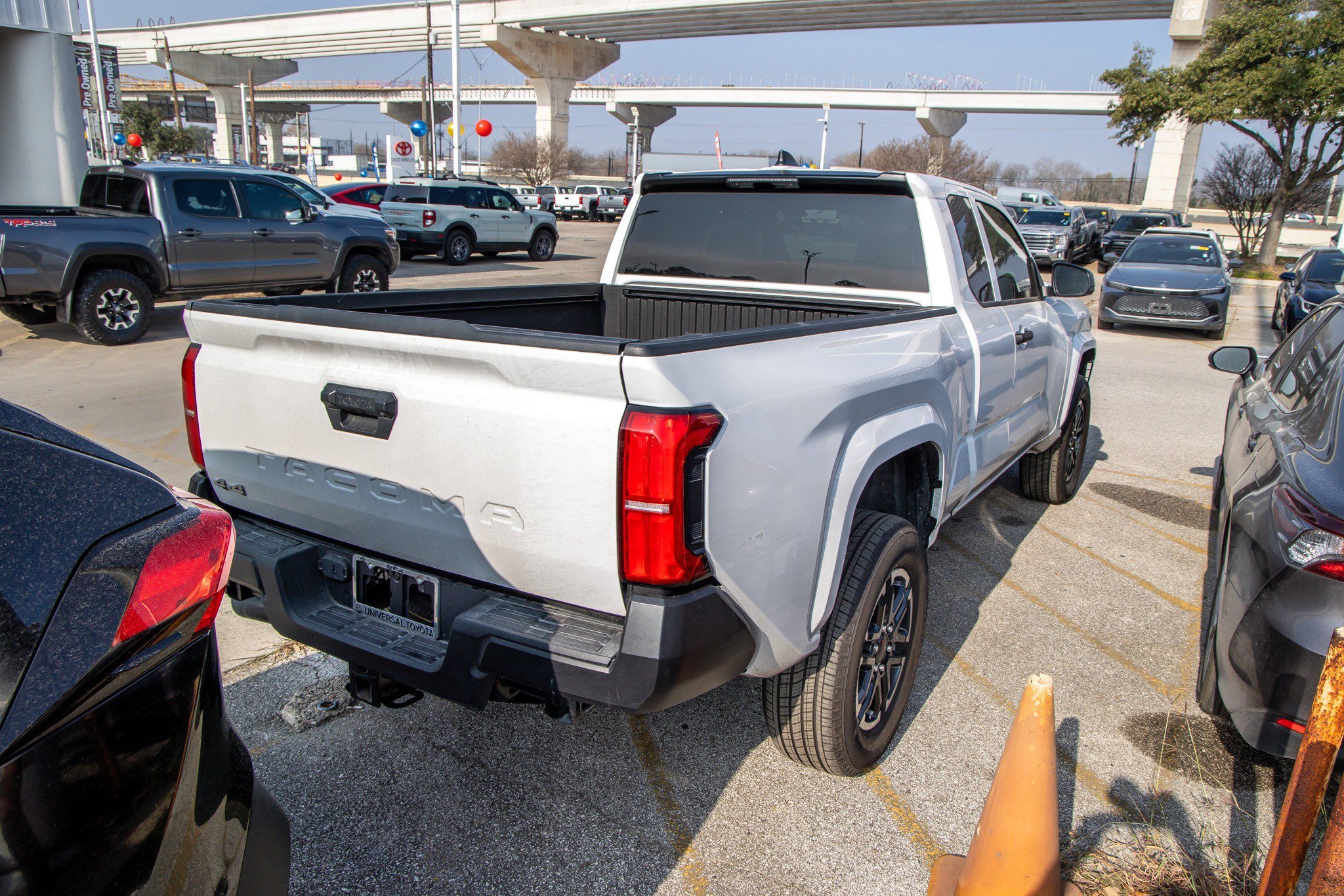 Used 2025 Toyota Tacoma SR image 8