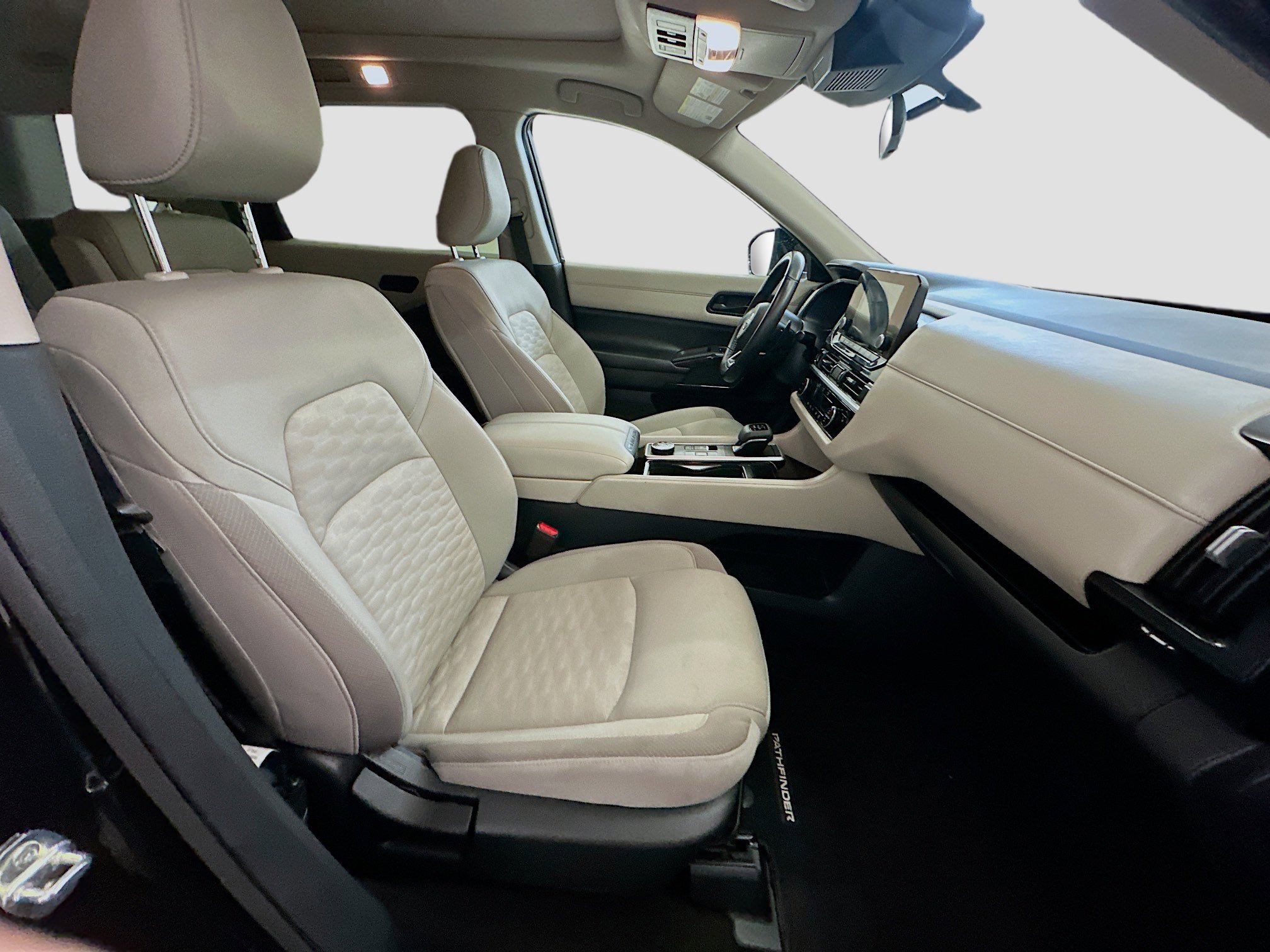 Used 2024 Nissan Pathfinder SV w/ SV Premium Package image 34