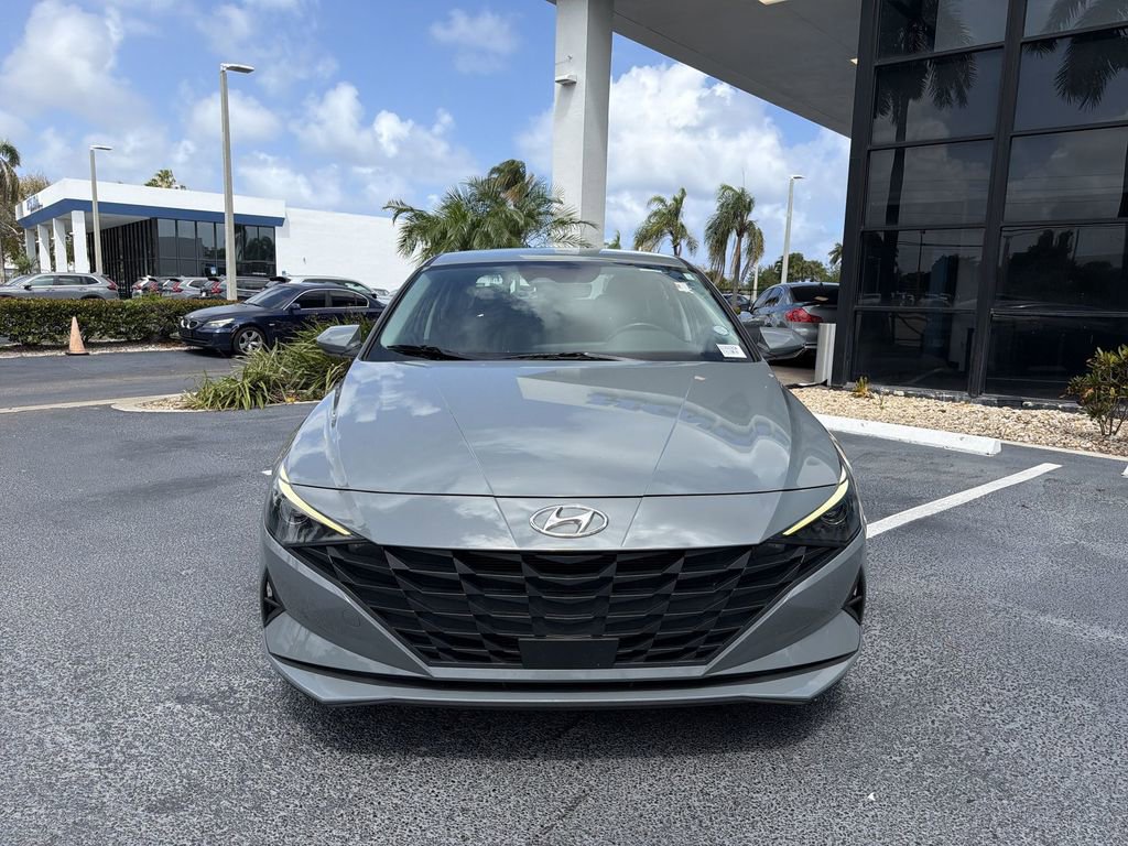 Used 2022 Hyundai Elantra SEL w/ Convenience Package FWD image 3