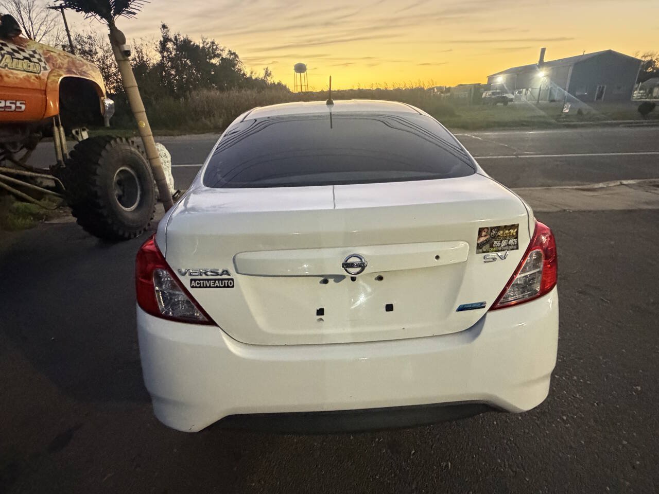 Used 2016 Nissan Versa SV FWD image 4