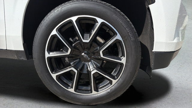 Used 2021 Chevrolet Suburban RST AWD/4WD image 36