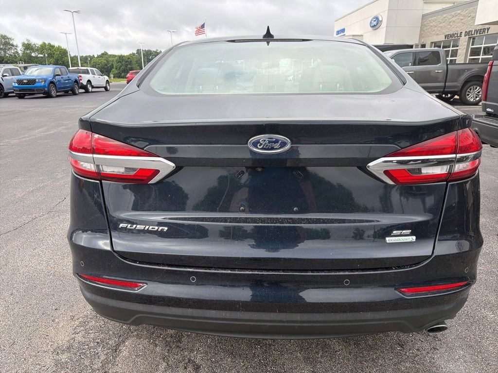 Used 2020 Ford Fusion SE FWD image 3