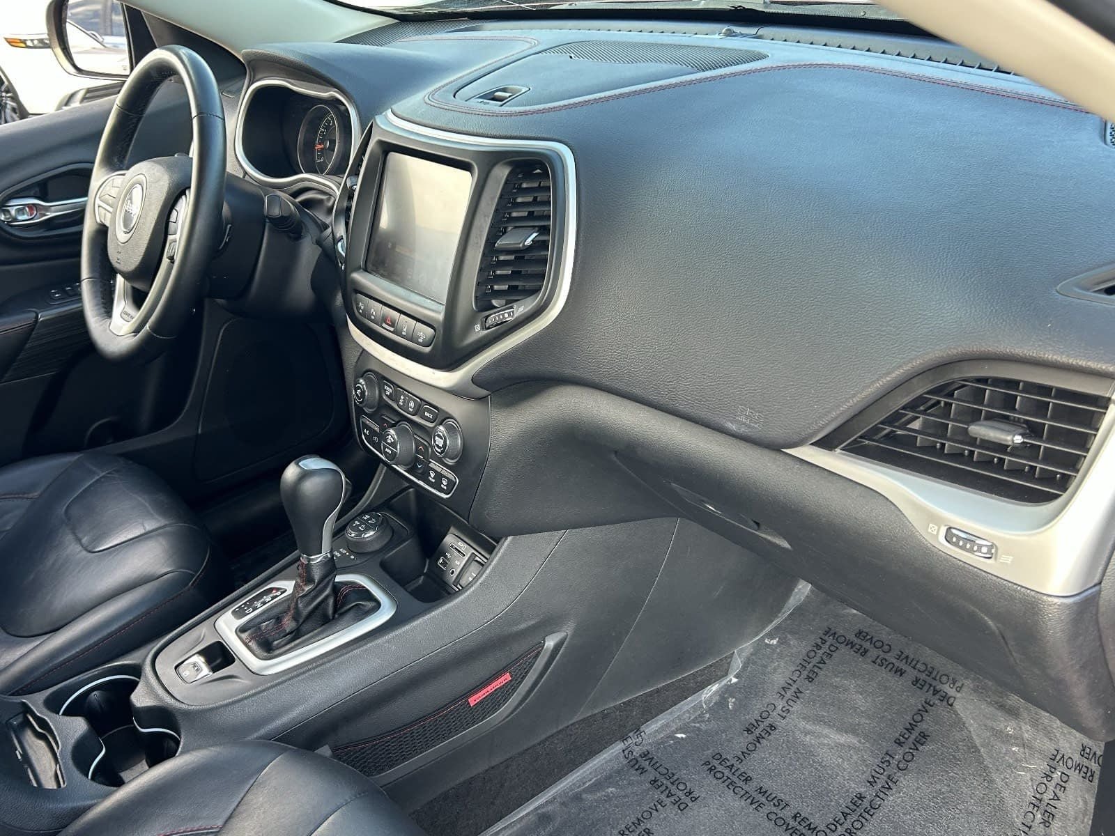 Used 2015 Jeep Cherokee Trailhawk w/ Comfort/Convenience Group AWD/4WD image 15