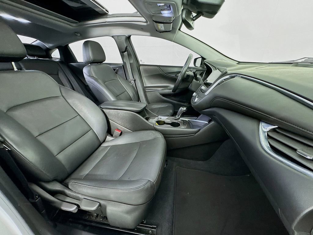 Used 2019 Chevrolet Malibu Hybrid w/ Leather Package image 38